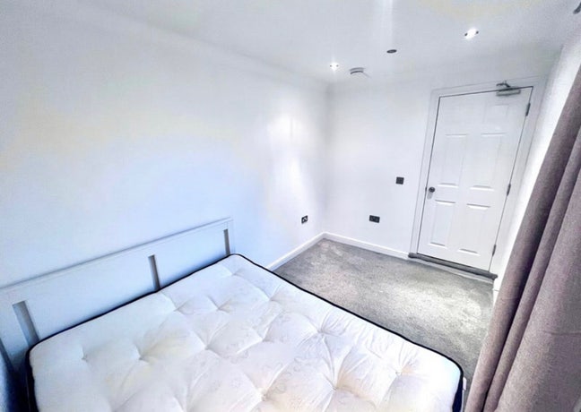 2 Comfy Rooms - Close to St - Quiet Area!   Main Photo