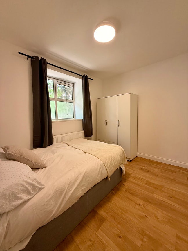 Newly refurbished flat next to Westfield  Main Photo