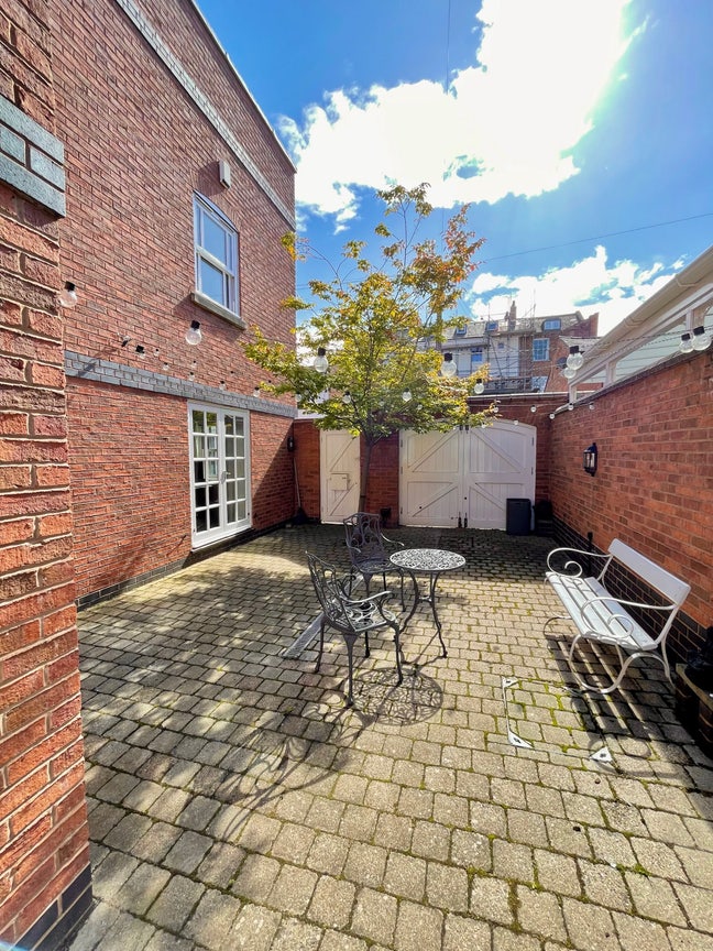 Amazing value house share Main Photo