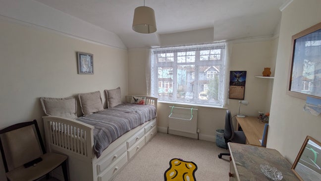 Room in lovely house in Roselands available  Main Photo