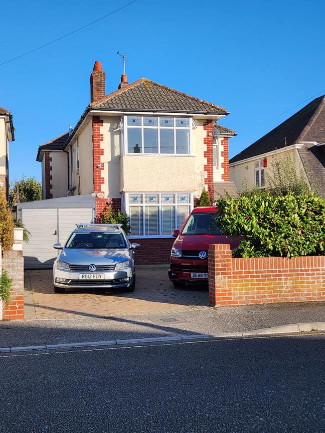Double bedroom, large house in quiet road, Poole Main Photo