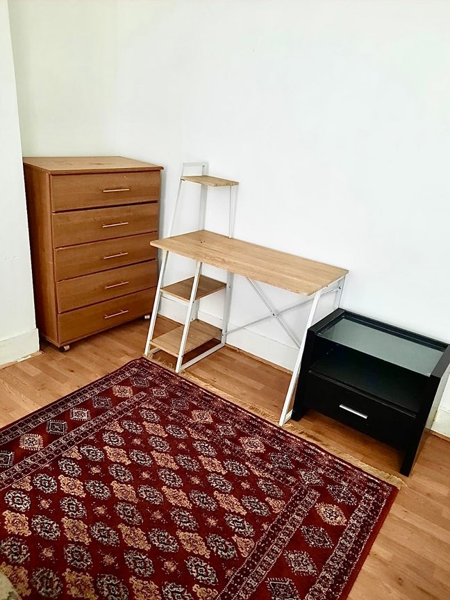 Double Room Close to Sliver Street Train Station  Main Photo