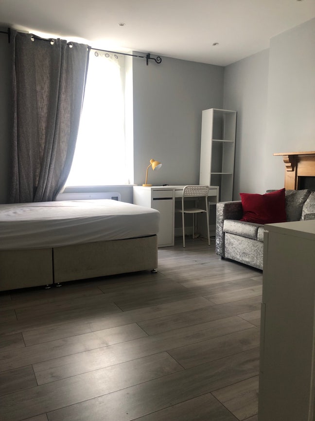 *Lovely Double Room in St. John’S Wood  Main Photo