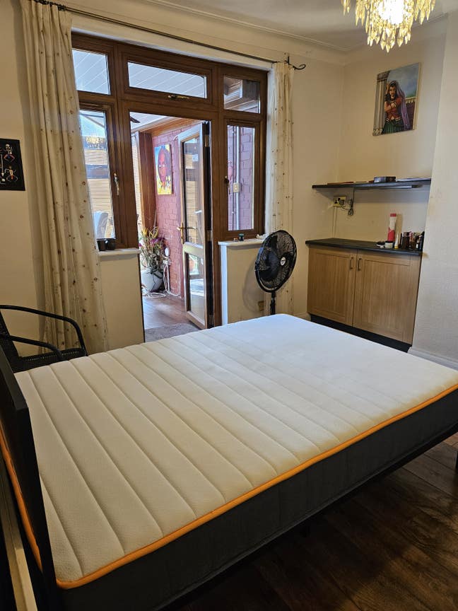 Double Bedroom Available  Main Photo