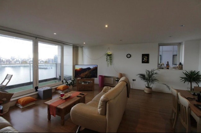 Urgent: 2 Bed 2 Bath - Couple Buddy Up Main Photo