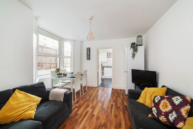 💜 ‼️ Double Room - No Bills & Cleaner 💜 ‼️ Main Photo