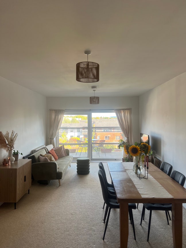 Double Room in Spacious Flat with Balcony 🍃 Main Photo
