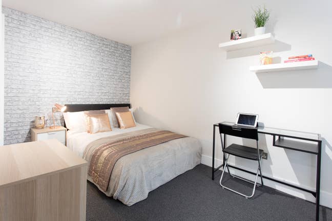  Large Double Room- Couples Welcome  - SS14 Main Photo