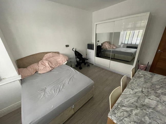 Room for Rent  Main Photo