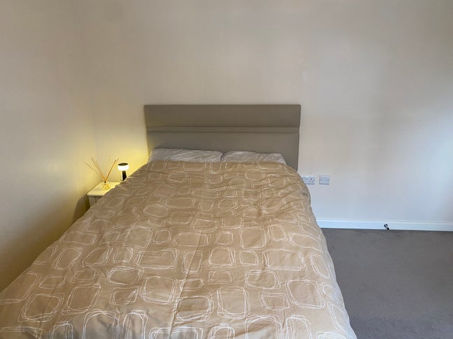 Double room with own bathroom available in Horsham Main Photo