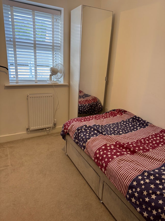 Bright Single Room in Modern New Build - Bills Inc Main Photo