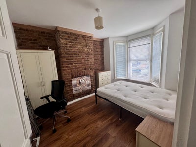 Double room in South Croydon  Main Photo