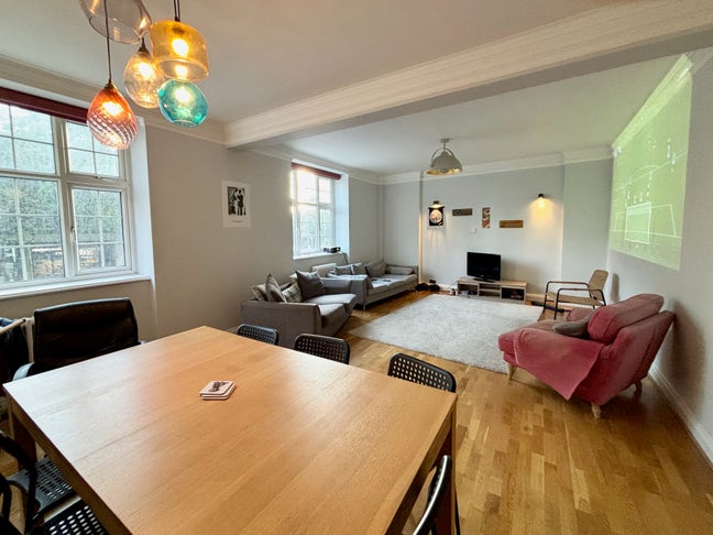 Double room in spacious flat nearby West Hampstead Main Photo