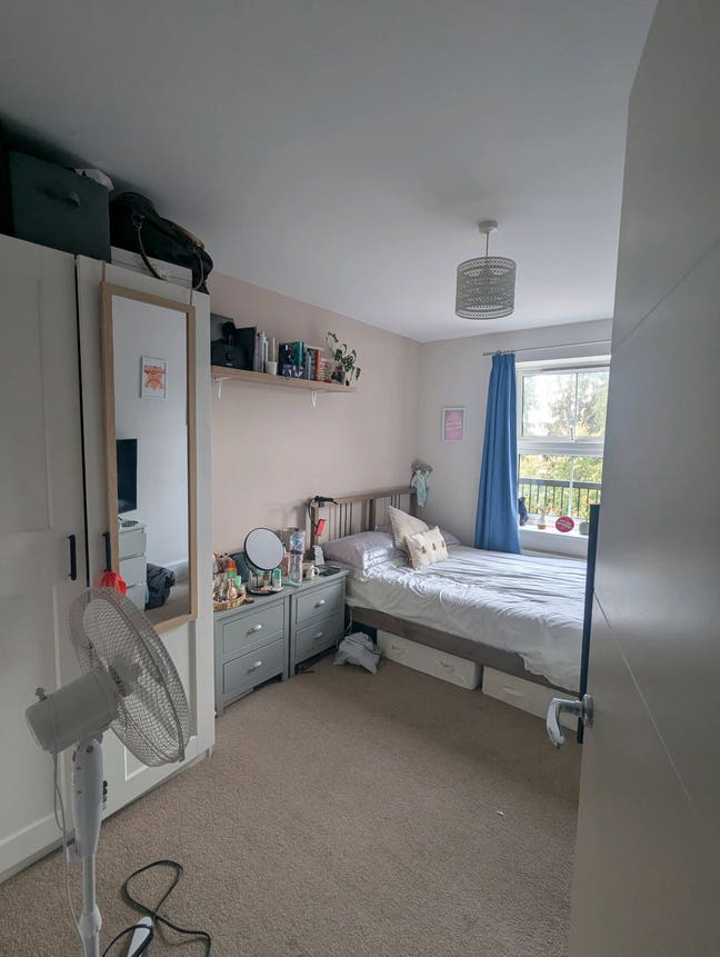 Double bedroom in 2 bed, 2 bath flat in Westbourne Main Photo