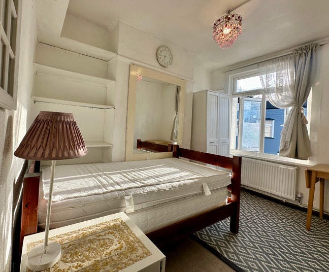 ** 2 x Bedroom Flat Available For Rent ** Main Photo
