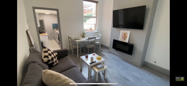 URGENT tenancy takeover- Modern house- Bills inc Main Photo