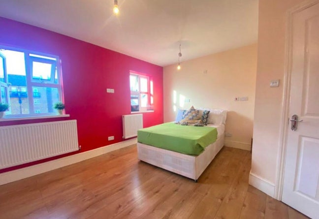 X2 Large En-Suites | Close to Dlr | Quiet Area Main Photo