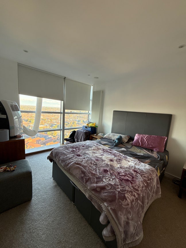 Ensuite room in luxury apartment Main Photo