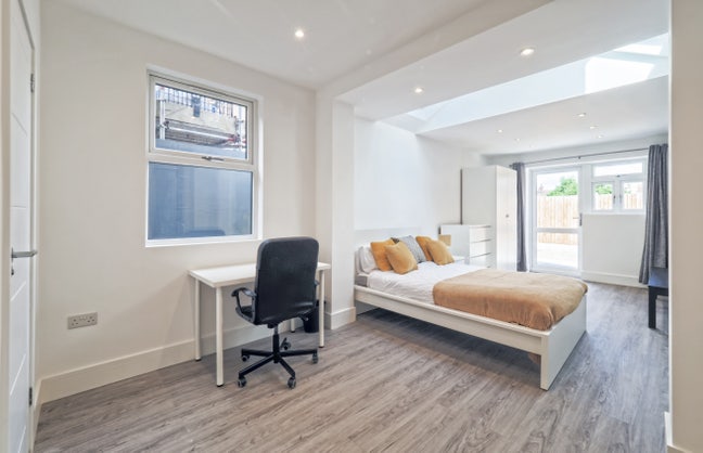 New Double En Suite Bedroom-Watford Atria+Junction Main Photo