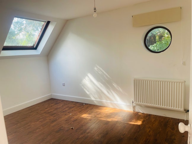 Large one bedroom coachhouse/flat available  Main Photo