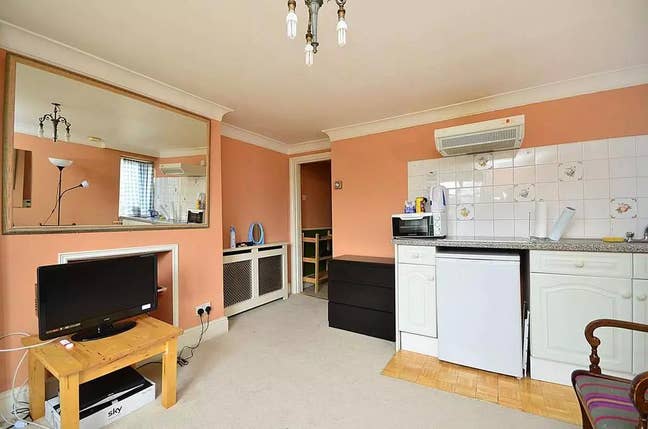 Studio flat available in Brushfield Street London Main Photo