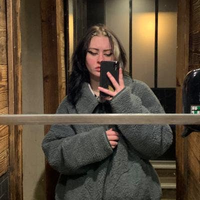Age 19 female looking to find a place and som... Main Photo