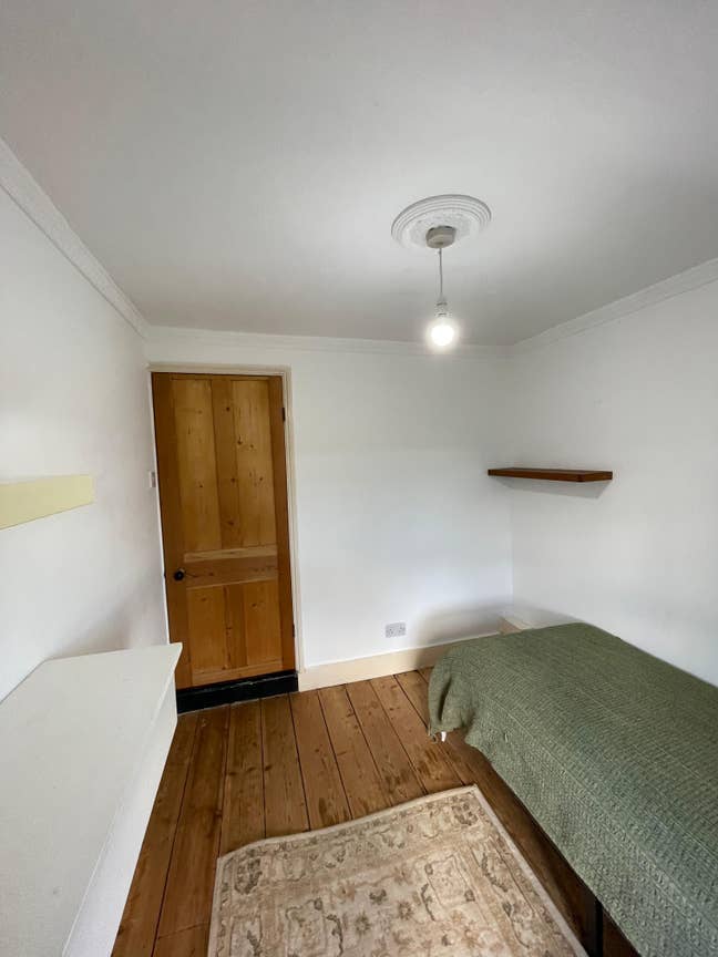 Single Room in Spacious Romsey House 🌟  Main Photo