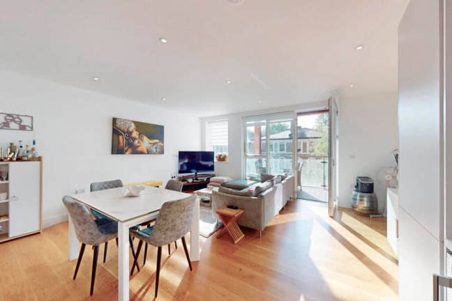 900pcm room in NW6 less than 2 minutes to station  Main Photo