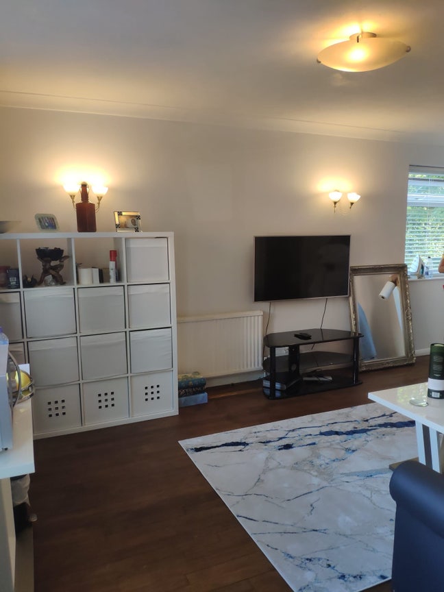Spare room for female students/professionals Main Photo