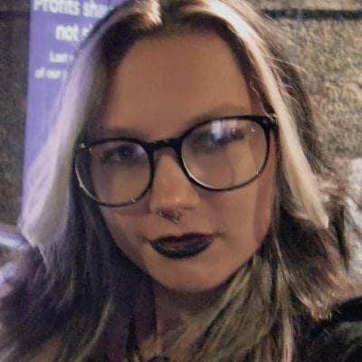 Professional Female seeks a double room Main Photo
