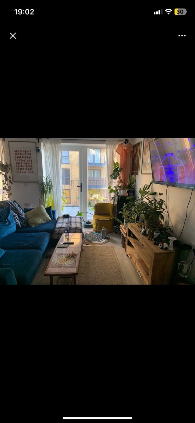 Lovely light double room in modern flat Main Photo