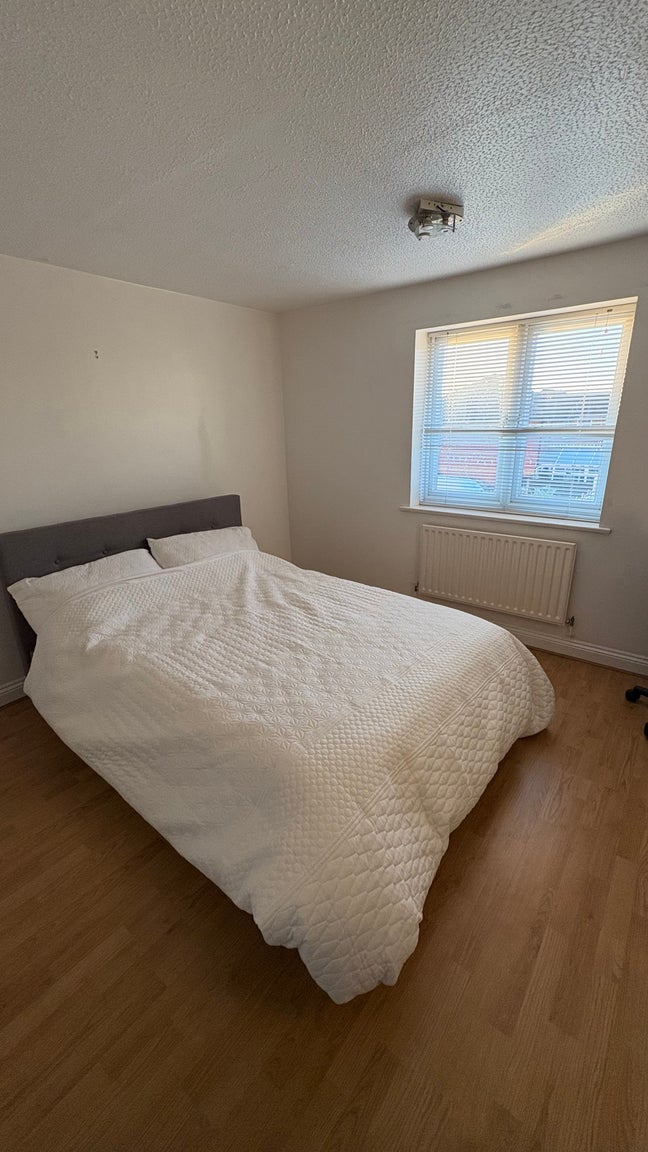 Room Available Close To Longbridge Station Main Photo