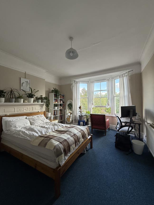 Large double room in 3-bedroom flat, 1st November Main Photo