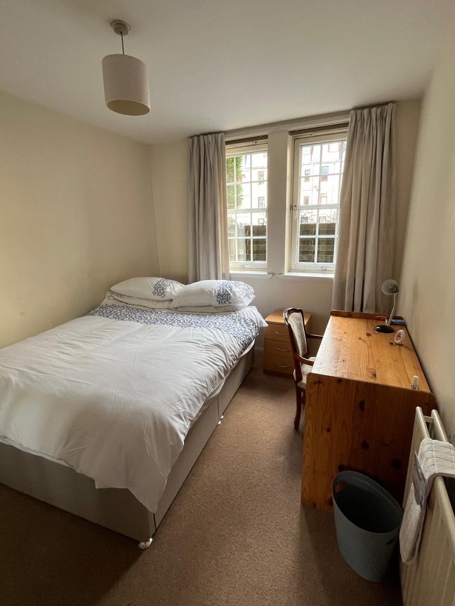 Double Room in City Centre Apt. Main Photo
