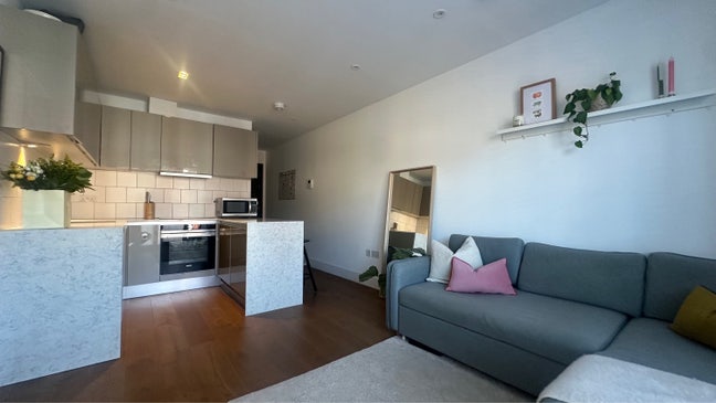 Modern 1 Bedroom Apartment in Prime Location Main Photo