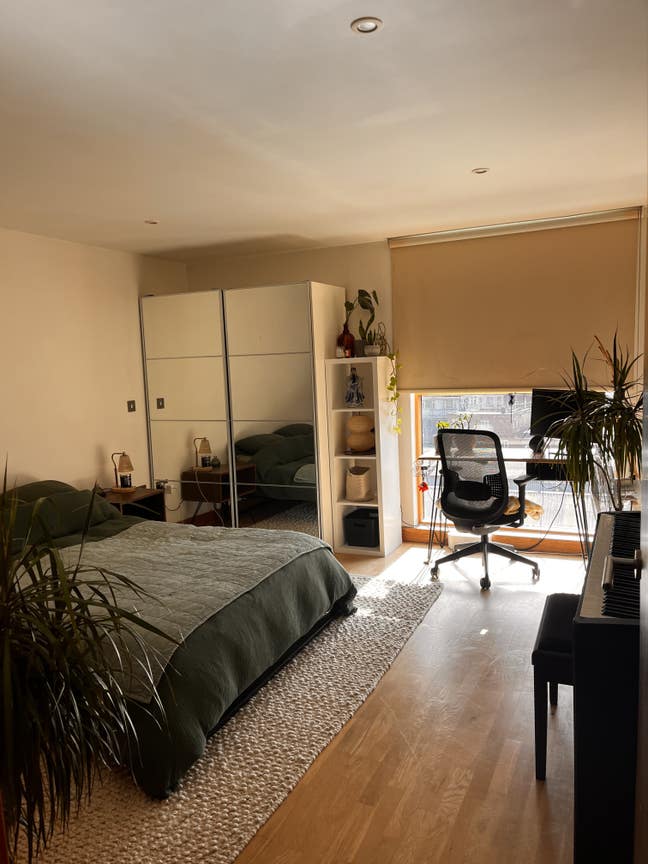 Flexible sublet in massive gorgeous flat  Main Photo