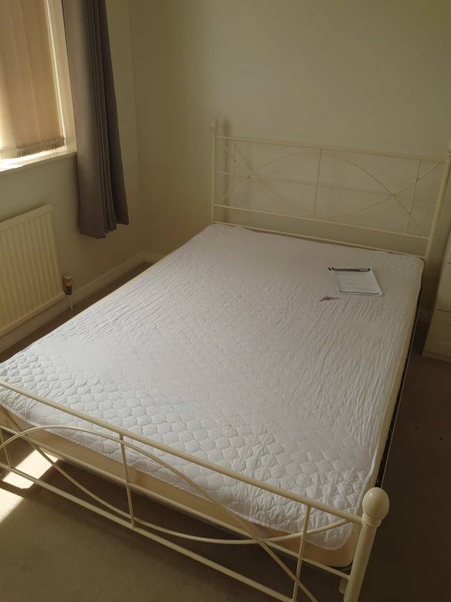 Double room in house share Main Photo