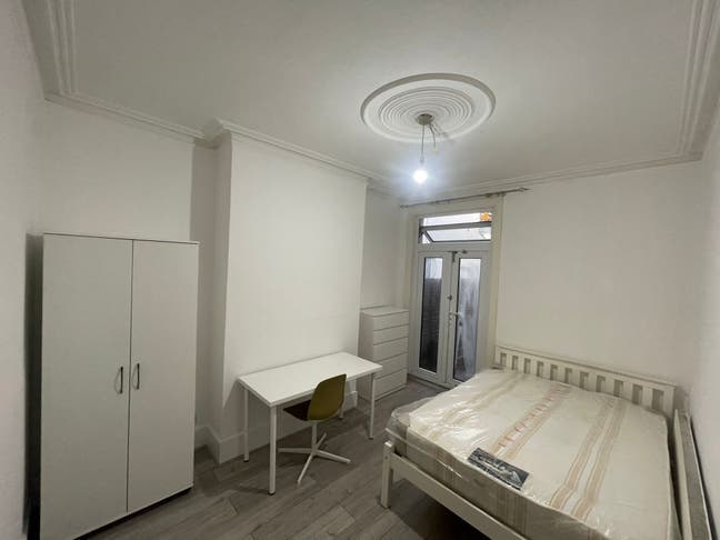 Double Room Available in Turnpike Lane N15 *.* Main Photo