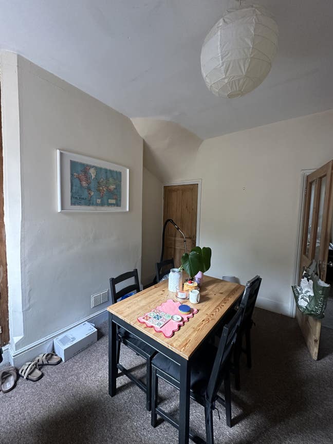 Looking for a female housemate  Main Photo