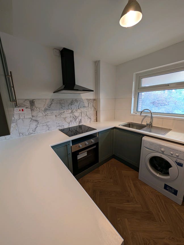 Beautifully Refurbished 1-Bedroom Flat  Main Photo