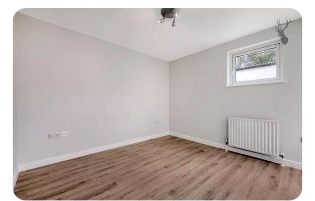 Putting an offer on Fulham house Main Photo