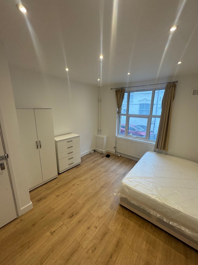 4 Spacious Rooms – Zone 1 London (Brick Lane / Liv Main Photo