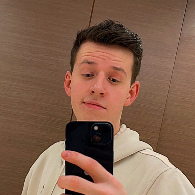 Professional Male seeks a single or double room Main Photo