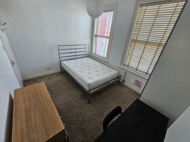 🛏️ Double Room to let in - KILBURN  Main Photo