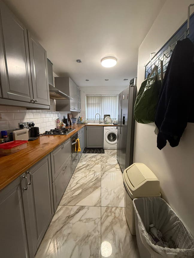 Single Room All Bills Included  Main Photo