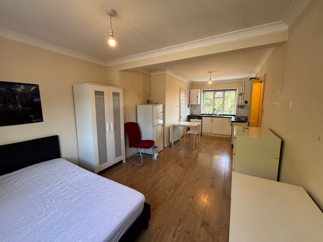 Studio flat opposite university of Southampton  Main Photo