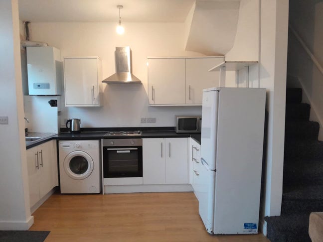 Armley, 2 Rooms Available, Garden, Bills Included Main Photo