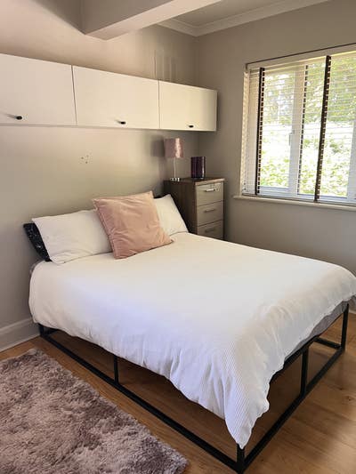 Sunny double room in a modern house with garden Main Photo