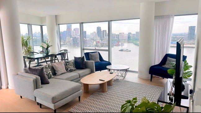Bright Double Bedroom - Modern Flat, Spa/Rooftop Main Photo