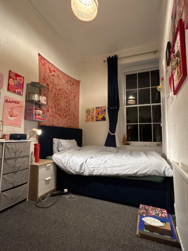 Double Bedroom to rent in Garnethill Tenement Flat Main Photo